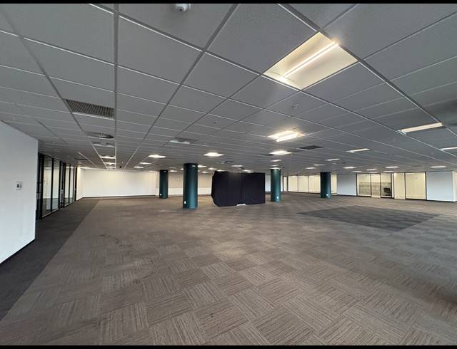 3,758M² OFFICE TO LET IN PINELANDS